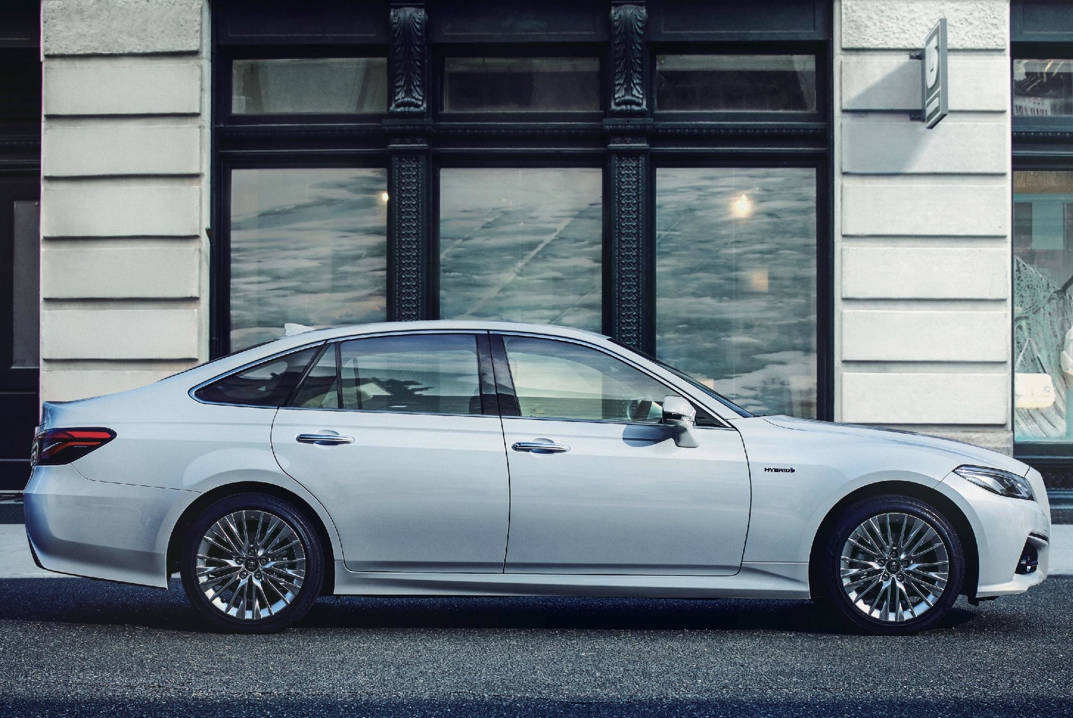 特別仕様車HYBRID 2.5 S“Elegance Style”