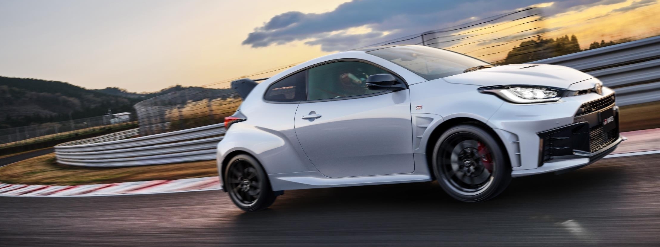 RZ“High performance” + Aero performance package［GR-DAT（8AT・4WD）］
