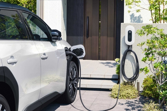 トヨタ6kW充電器　使用イメージ　※使用イメージはZ（4WD）
