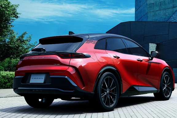 【モデル入り素材】SPORT RS（2.5Lプラグインハイブリッド車）