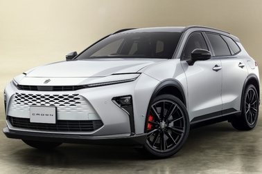 （左）：特別仕様車 ESTATE RS “THE 70th” （ベース車両はESTATE RS）