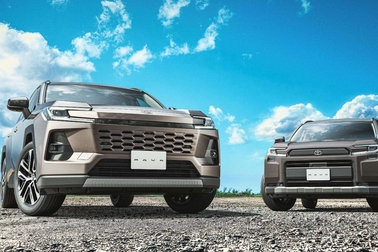 （左）：Z（ハイブリッド）