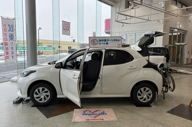 ヤリス_助手席ターンチルト