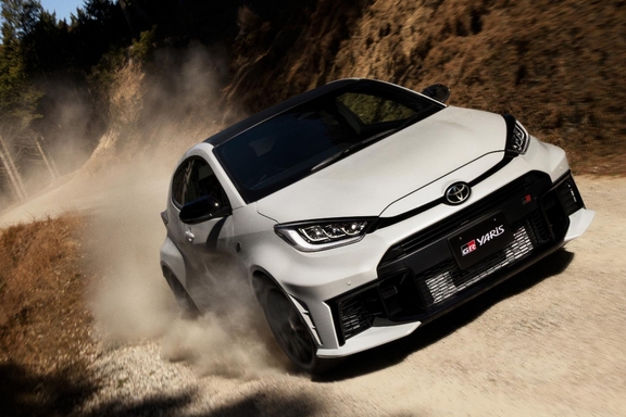 RZ“High performance”［GR-DAT（8AT・4WD）］