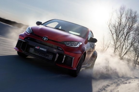 RZ“High performance”（6MT・4WD）