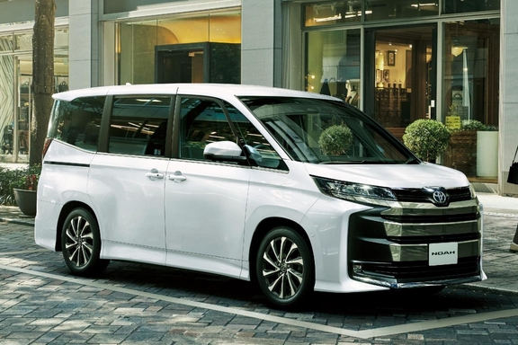 【モデル入り素材】S-Z（ハイブリッド・2WD・7人乗り）