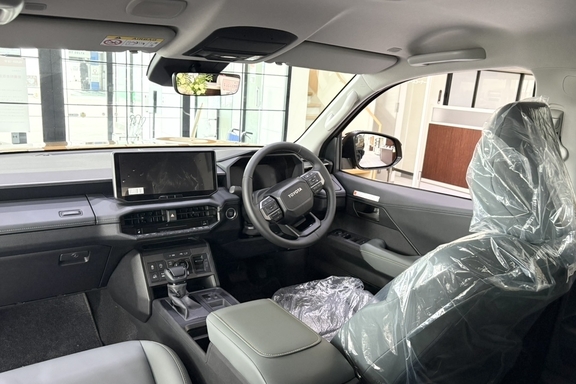 ハイラックス展示車 (2)