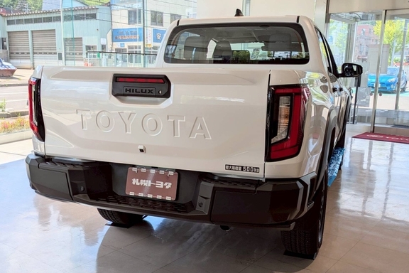 ハイラックス展示車_小樽支店 (4)