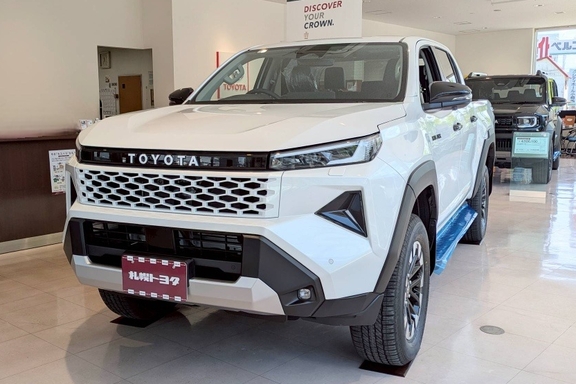 ハイラックス展示車_小樽支店 (6)