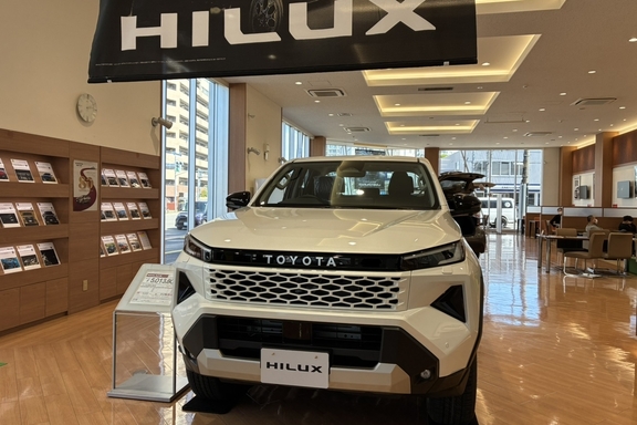 ハイラックス展示車_月寒支店 (2)