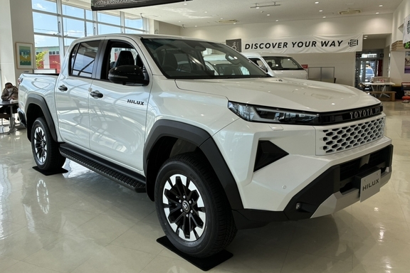 ハイラックス展示車_苫小牧支店(1)