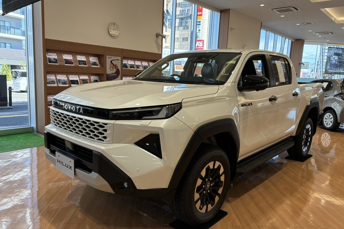 ハイラックス展示車_月寒支店 (3)